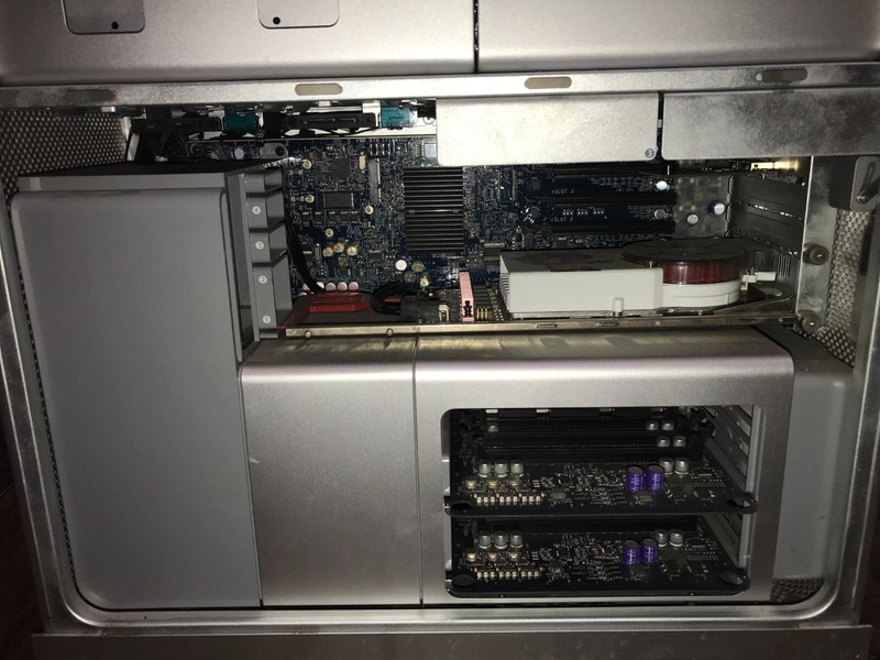 Apple Mac Pro "Quad Core" 2.0 (Original) + Apple Cinema Display 23-Inch  gallery