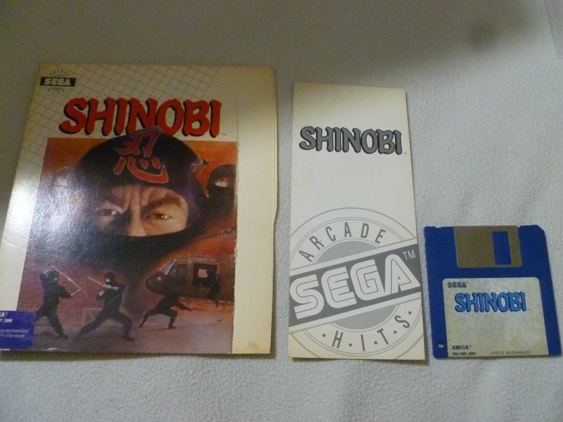 AMIGA 500 1000 2000 COMMODORE COMPUTER GAME SHINOBI W MANUAL SEGA ARCADE HITS >>
