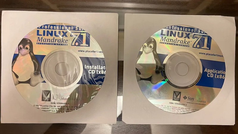 Professional Suite Linux Mandrake 7.1 Installation CD & Application CD – New