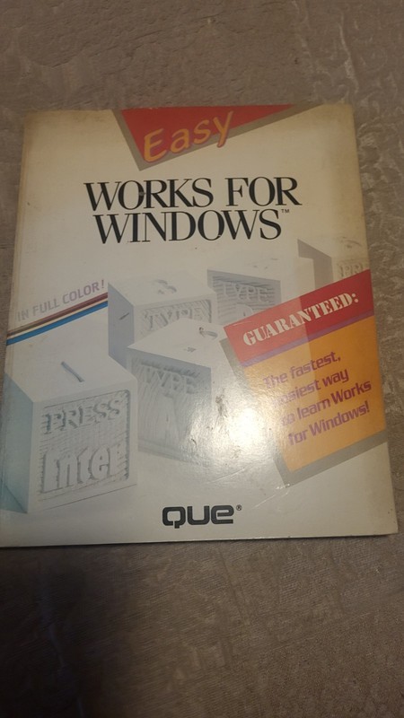 QUE Easy windows in full color paper manual