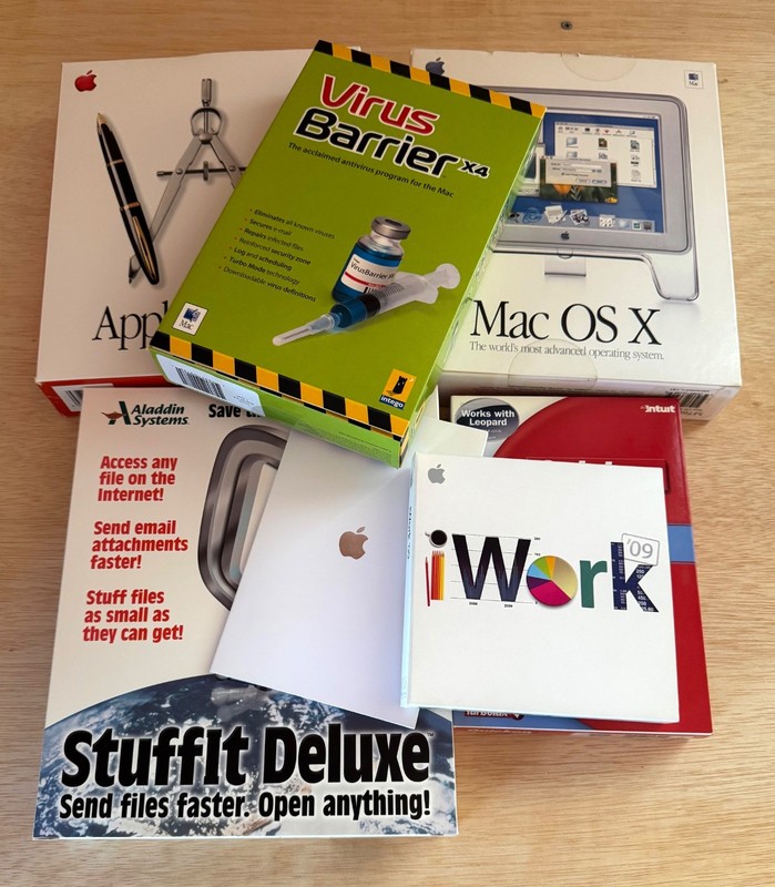 Vintage Apple software lot. Original OSX retail and assorted other. SEE PICTURES