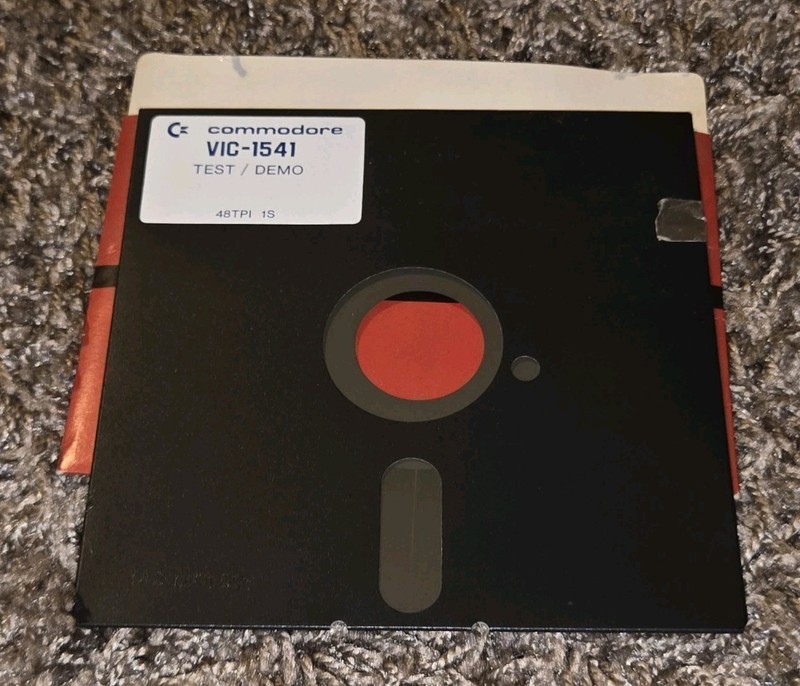 VTG Commodore Computer VIC-1541 Test/Demo 5.25 Floppy Disk ESTATE SALE FIND