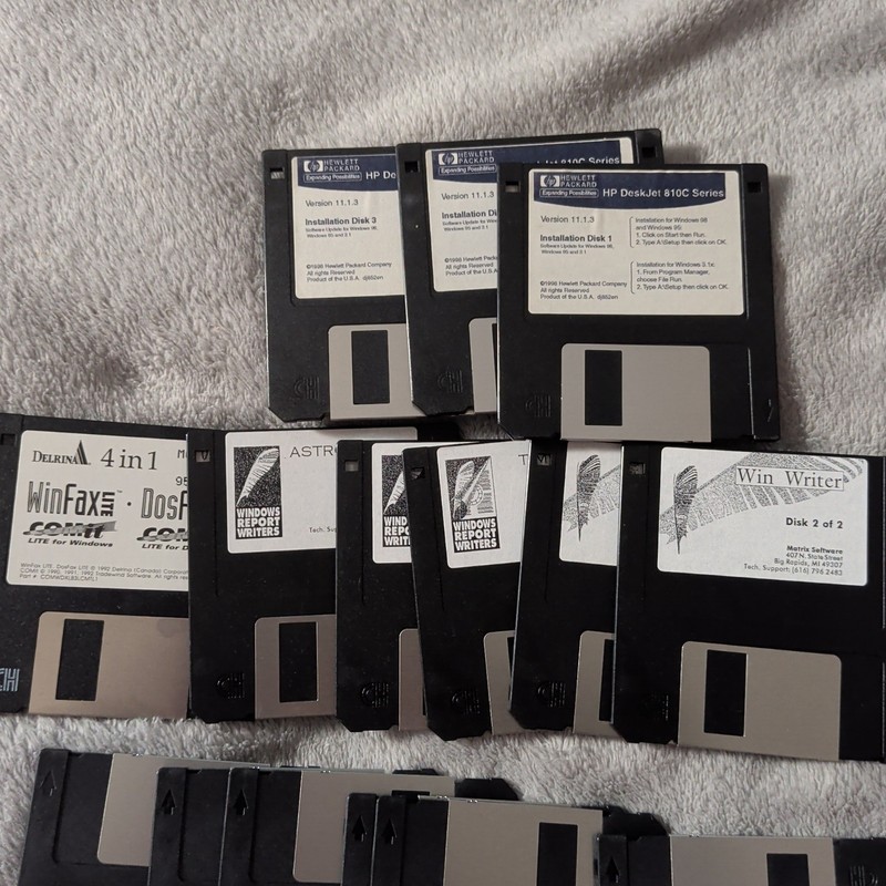 VTG PC Floppy Disc Lot Of 25- Microsoft, HP, Hewlett, Windows gallery