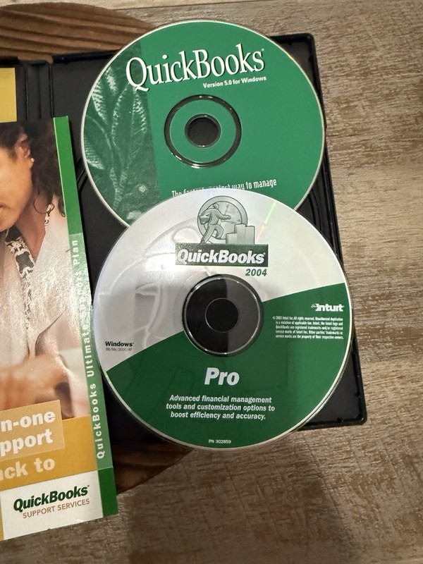 Intuit QuickBooks Pro 2004 with License for Windows 98/ME/2000/XP Used gallery