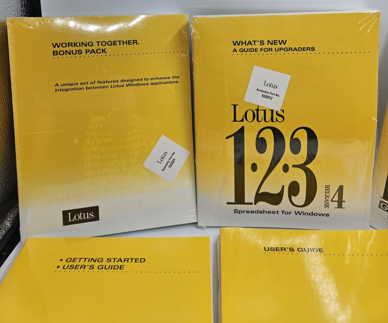 Lotus SmartSuite w/Release 2.1 IBM/Windows - Manuals and Paperwork Only gallery