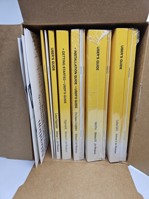 Lotus SmartSuite w/Release 2.1 IBM/Windows - Manuals and Paperwork Only gallery