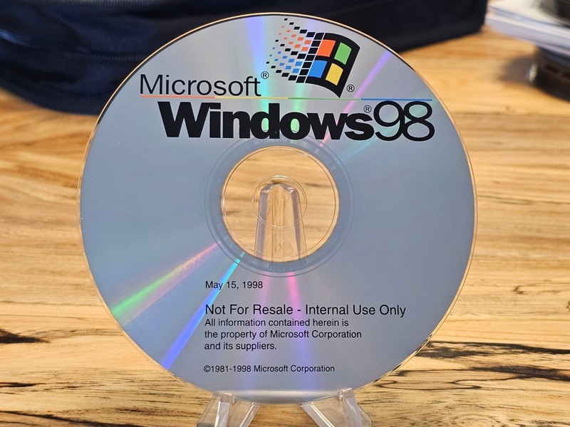 ULTRA RARE: Microsoft Windows 98 RTM (Internal Use Only) Version! (Not Beta)