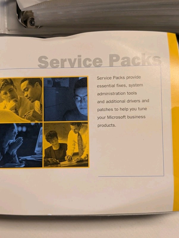 TWO (2) Microsoft TechNet Subscription Binders 64 discs 12/97 - 4/2000 PRISTINE gallery