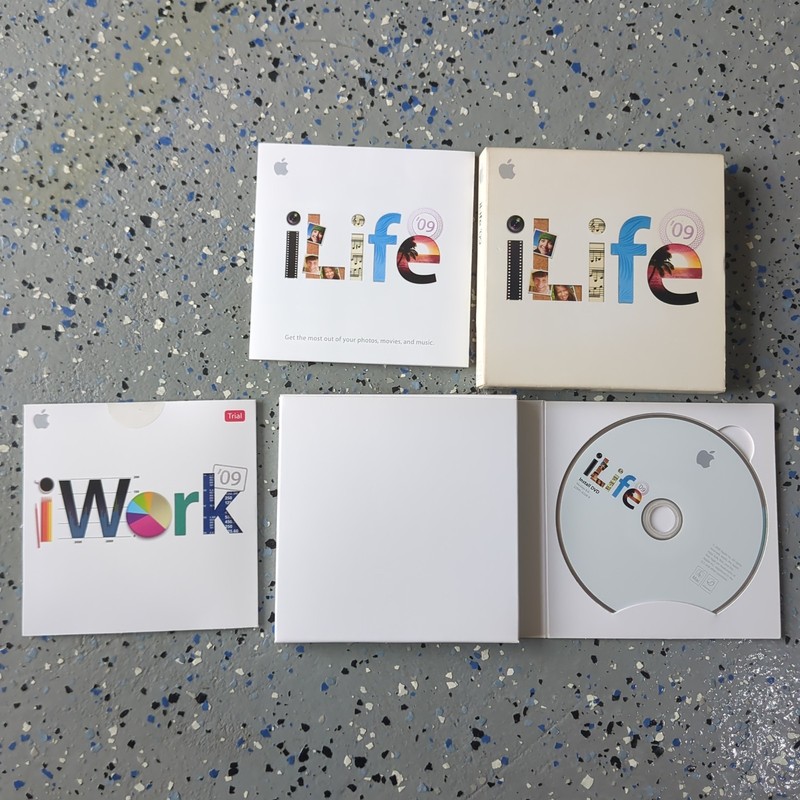 Apple iLife ’09 Family Pack MB967ZJA + iWork ’09 Trial Complete Set, Mint Discs