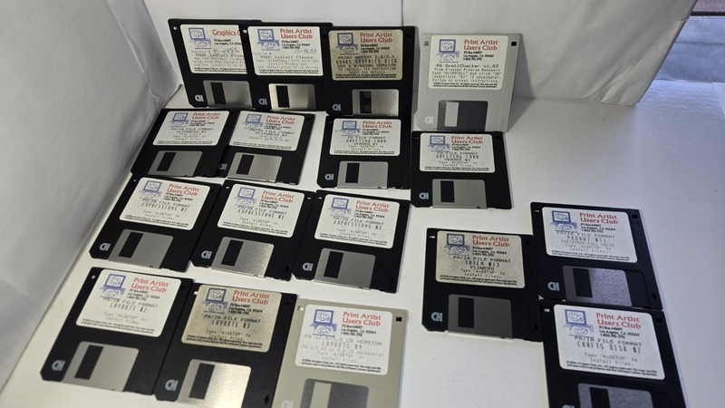 Print Artist Users Club Click Art Comic Characters Christmas 3.5″ Floppy Disk