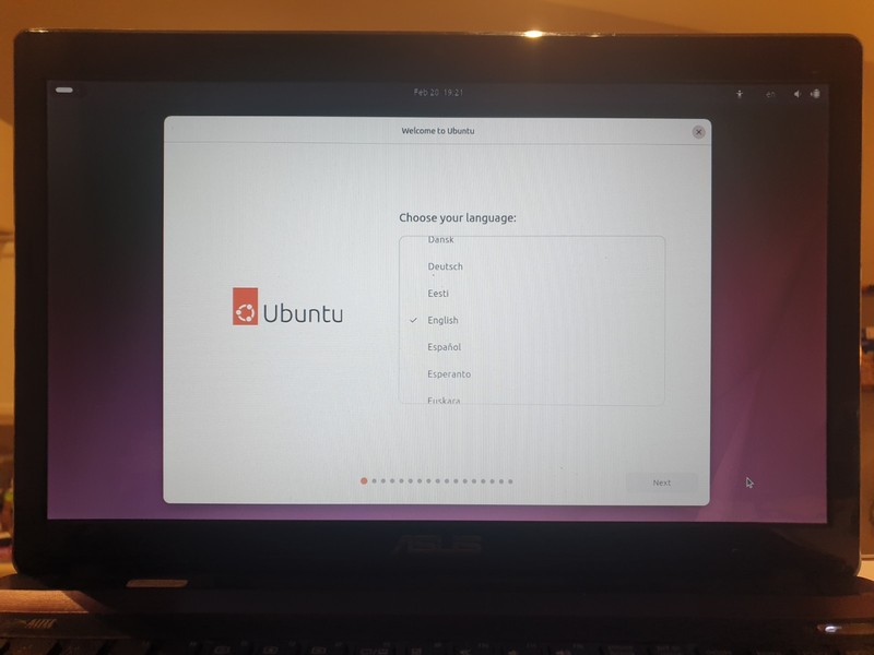Linux Ubuntu 25.10, 64-bit, Bootable Live and Install USB Flash Drive gallery