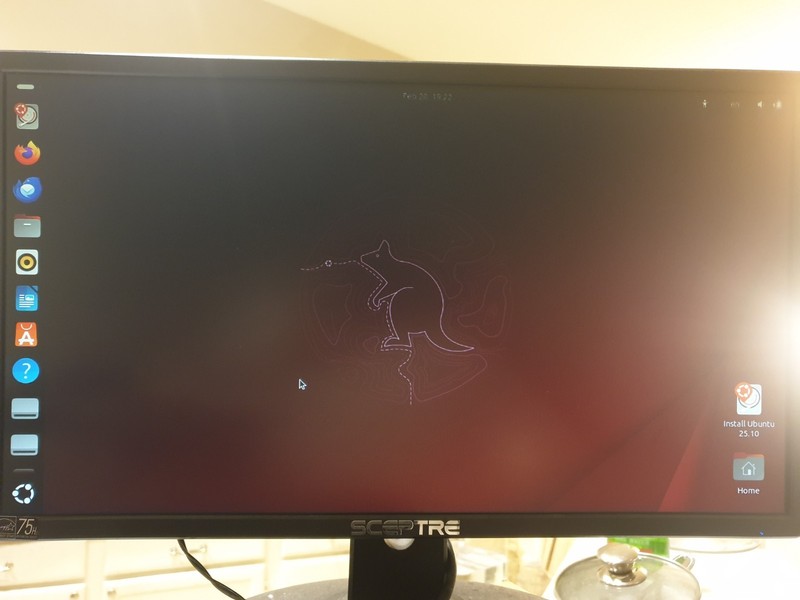 Linux Ubuntu 25.10, 64-bit, Bootable Live and Install USB Flash Drive gallery