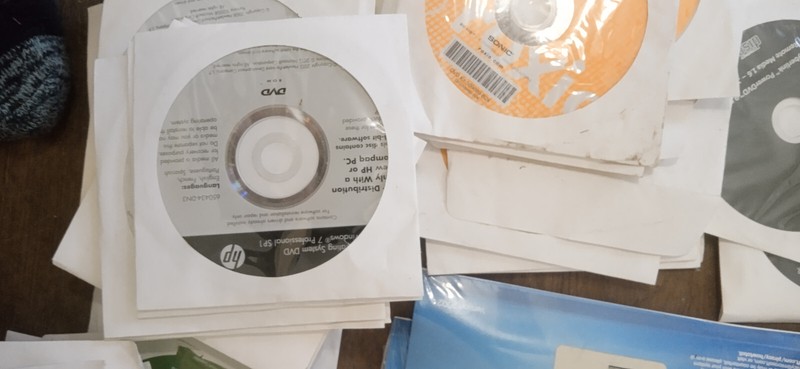 Dell reinstallation CD Microsoft Windows, XP Pro SPK2 w Roxio Creator Buss HD gallery