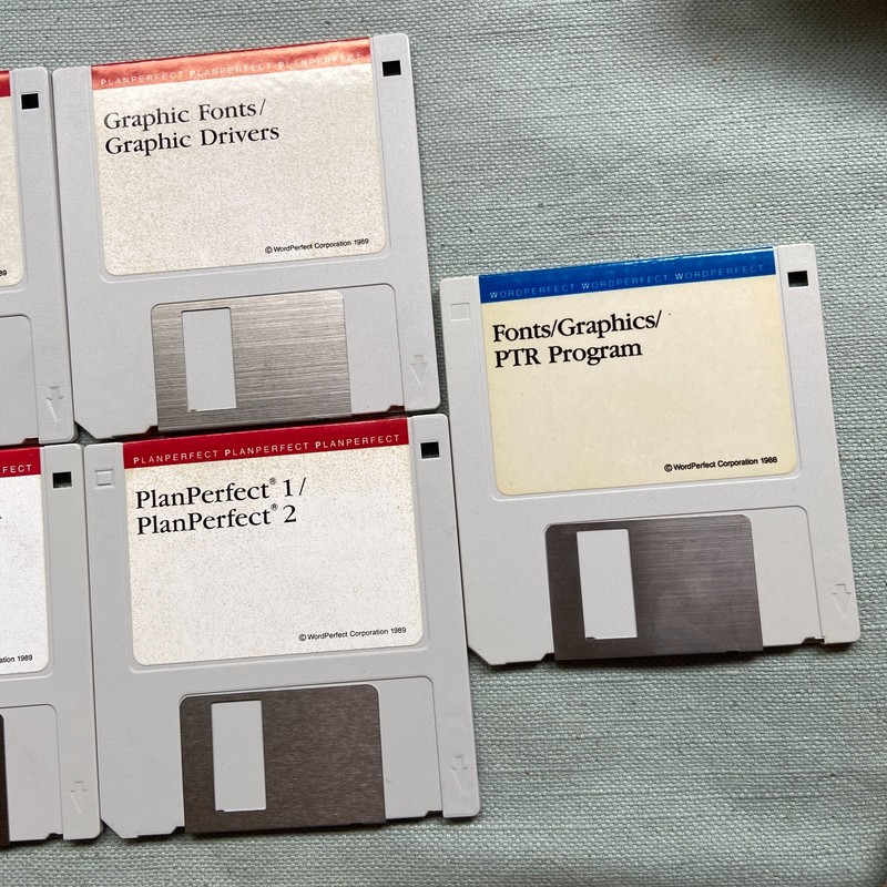 Vintage Software 3.5” WordPerfect PlanPerfect DrawPerfect LetterPerfect DOS 1989 gallery