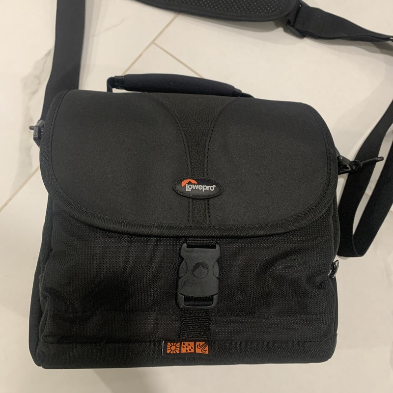 LOWEPRO REZO 170 AW ALL-WEATHER SHOULDER CAMERA BAG BLACK gallery