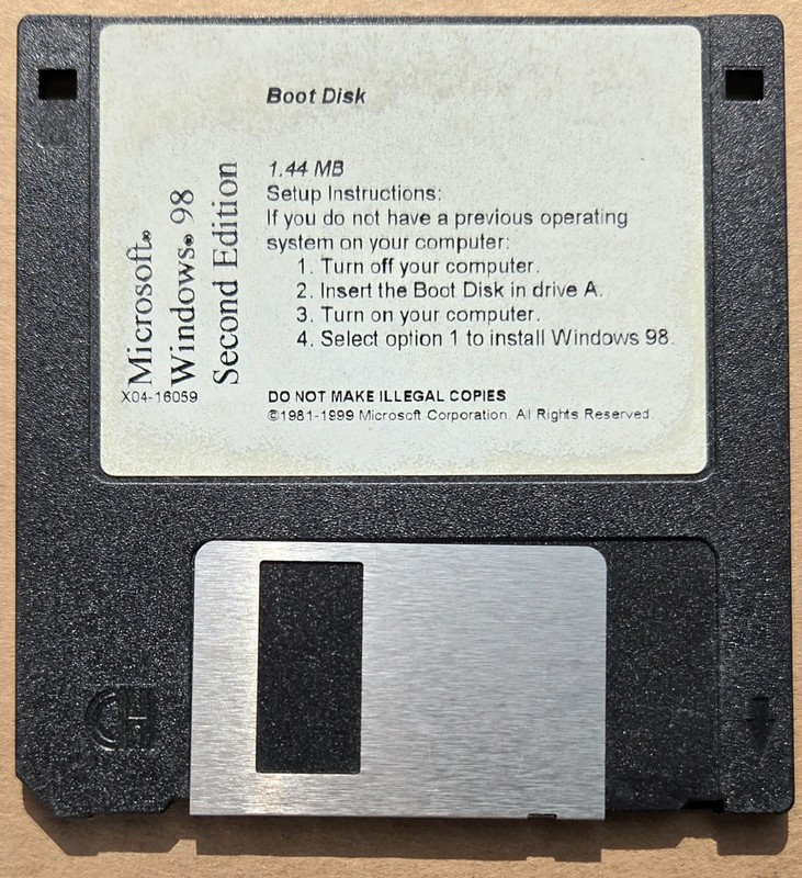 Microsoft Windows 98 Second Edition Boot Diskette OEM X04-16059 + 1 Backup Copy