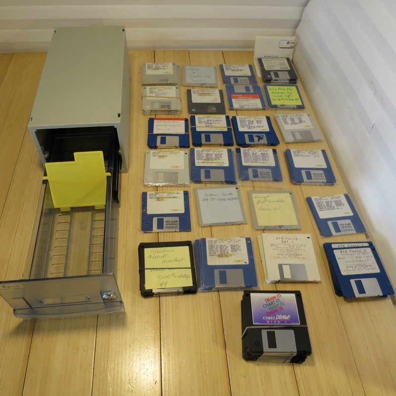 Untested Lot of PC Computer Software 3.5 in. Floppy Disks in Banx Storage Caddy gallery