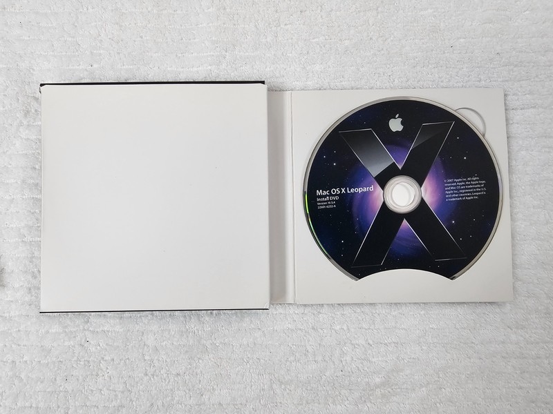 Apple Mac OS X Leopard 10.5.4 Install DVD Family Pack w Manual & Original Boxing gallery