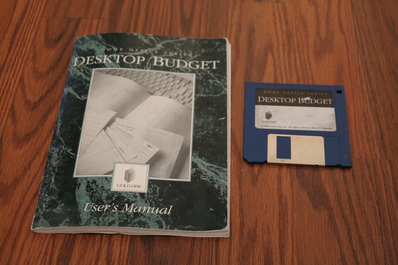 Desktop Budget for the Commodore Amiga 3.5″ disk with manual