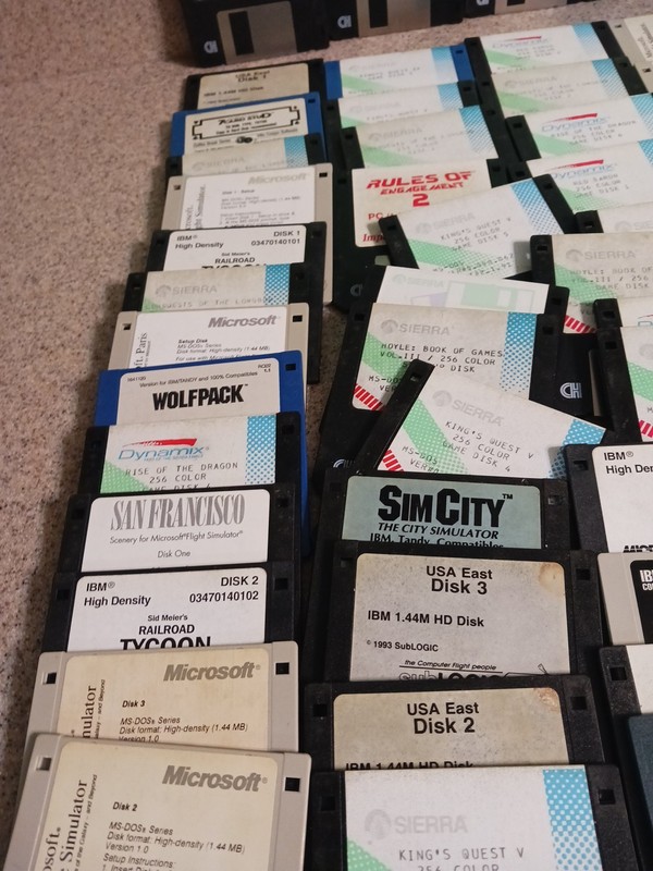 Lot of Vintage Various Software Games 3.5" Floppy Disks UNTESTED gallery