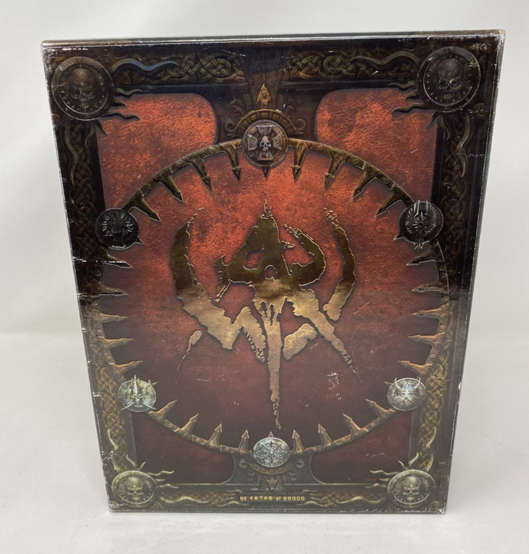 Warhammer Online Collector Ed. w/Big Box, Art Book, War Book & Game Discs w/Case gallery