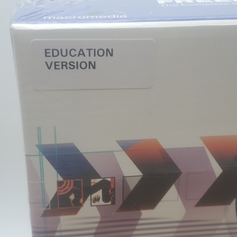 Macromedia Flash 4 & FreeHand 9 Studio – Education Version (PC/Mac) – Sealed gallery