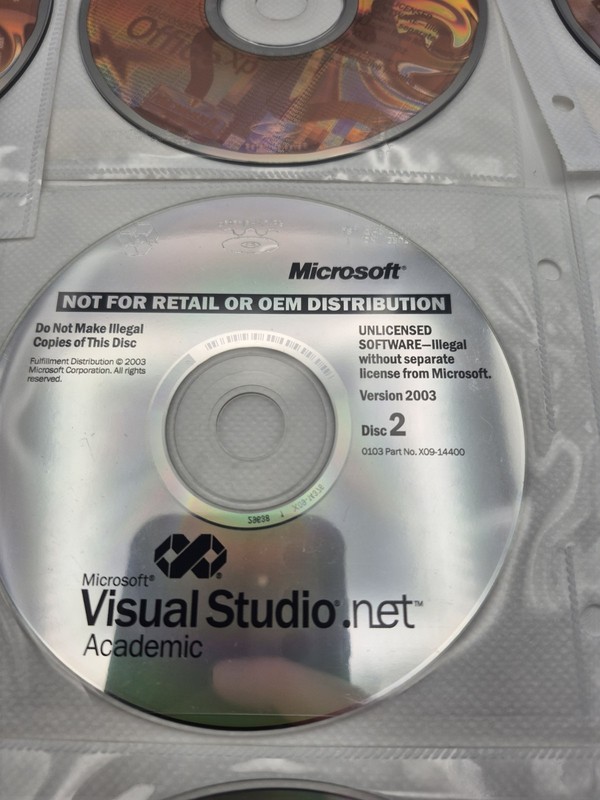 Lot of 15 Microsoft Discs Office XP, Project, Front Page, Visio, Windows, gallery