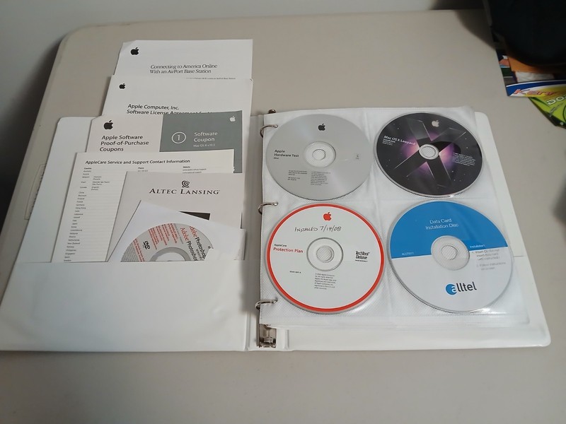 lot of 62 older computer soft wear cd’s various from Photoshop to Apple Set Up