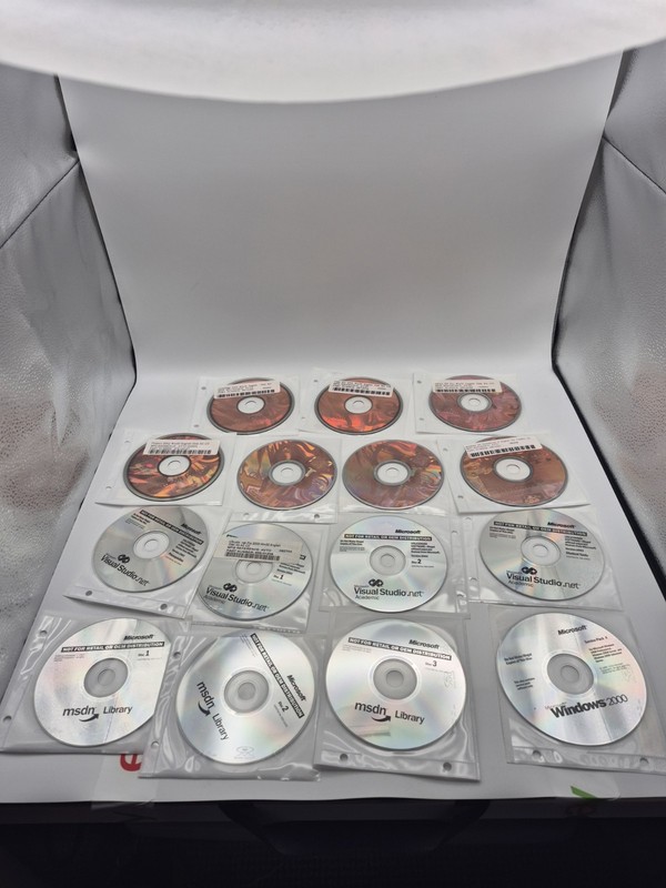 Lot of 15 Microsoft Discs Office XP, Project, Front Page, Visio, Windows,