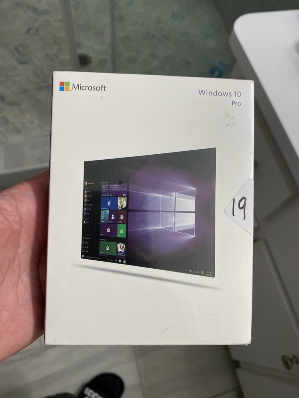 Windows 10 Professional 32/64-Bit USB Flash Drive Brand New Sealed