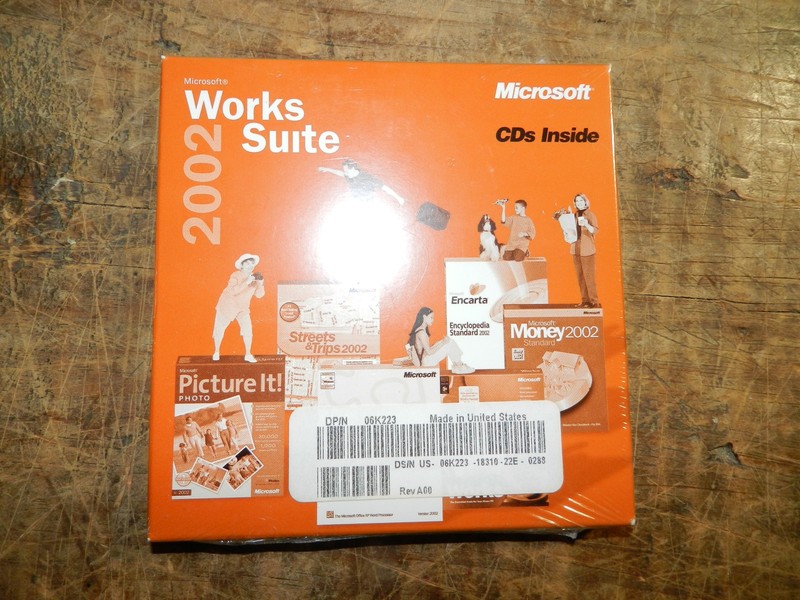 Microsoft WORKS SUITE 2002 CD Disc Product Key Word Encarta Money NOS