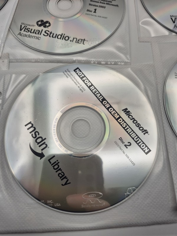 Lot of 15 Microsoft Discs Office XP, Project, Front Page, Visio, Windows, gallery