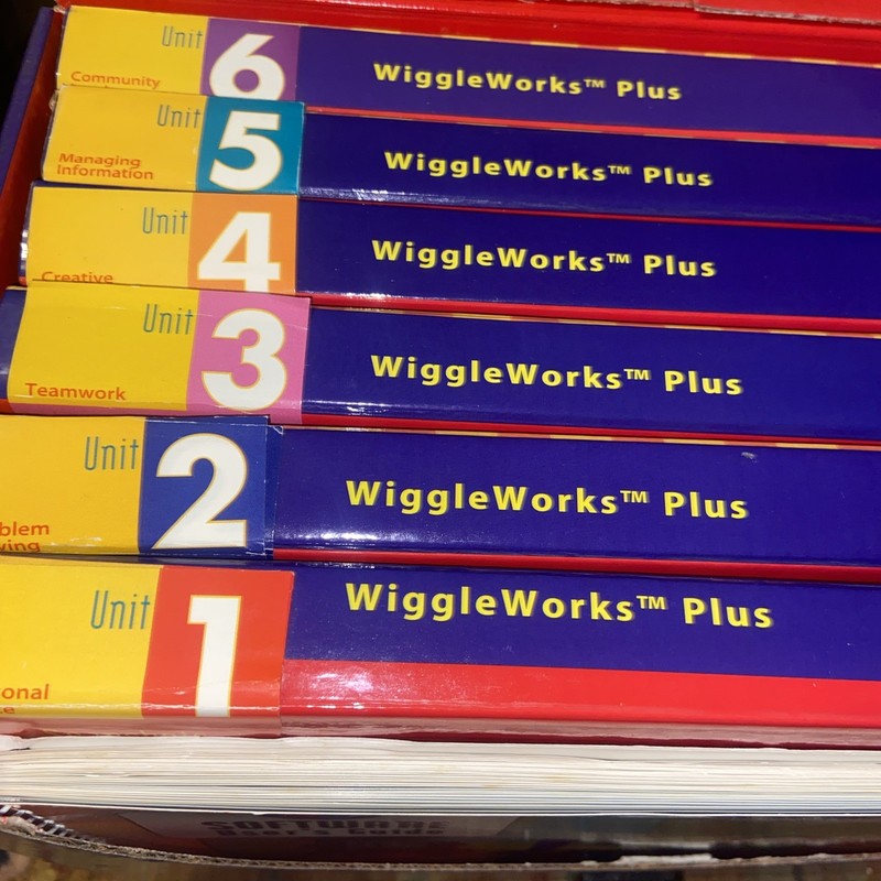 Scholastics literacy Grade 2 Windows Units 1-6 wiggleworks Cd-roms