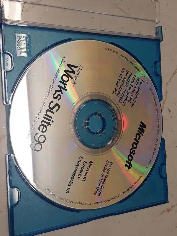 1998 Microsoft WorksSuite 99 “Encarta Encyclopedia 99” Software