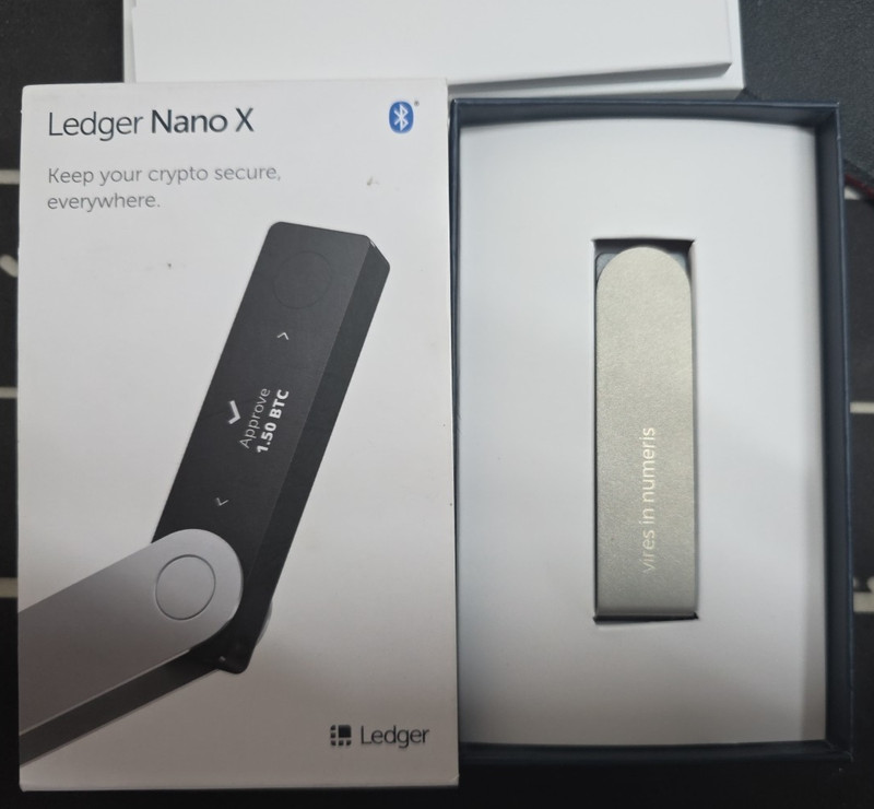 Ledger Nano X - Secure and Manage Your Crypto & NFTs - Black gallery