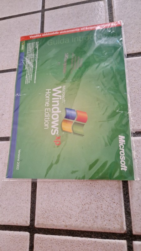 Microsoft Windows XP Home Edition SP2 CD + BOOK + NO PRODUCT KEY