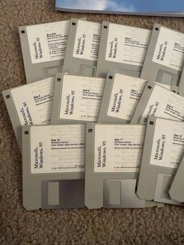 Microsoft Windows 95 Floppy Disk Lot of 14 High Density 3.5" DMF Boot UNTESTED gallery