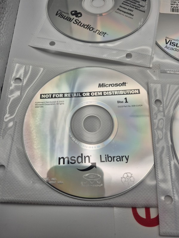 Lot of 15 Microsoft Discs Office XP, Project, Front Page, Visio, Windows, gallery