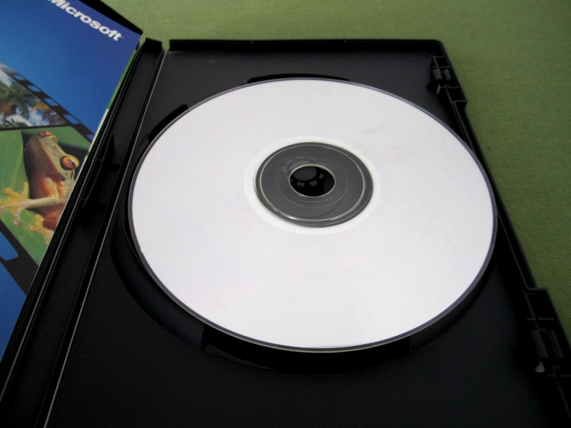 2003 Microsoft Plus Digital Media Edition Windows XP w/ Product Key gallery