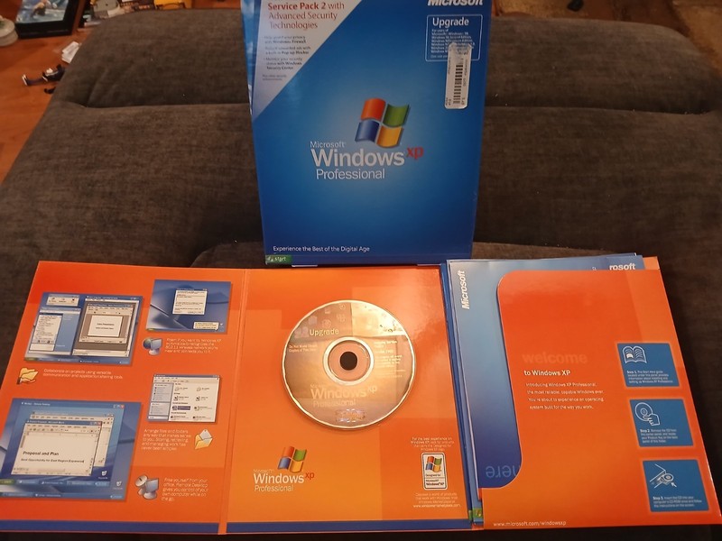 Microsoft Windows XP Professional Upgrade 2002 Disc w/ Product Key