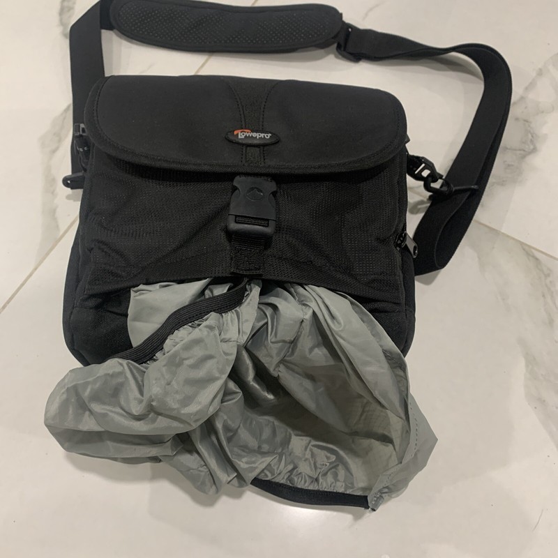 LOWEPRO REZO 170 AW ALL-WEATHER SHOULDER CAMERA BAG BLACK gallery