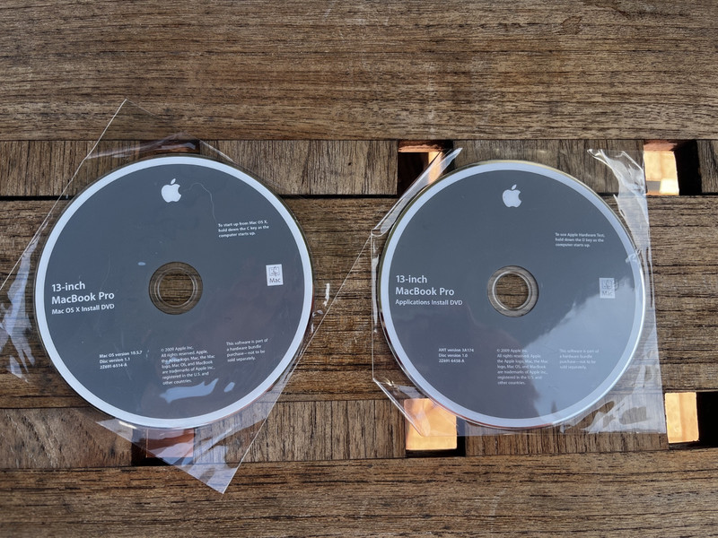 13-inch Apple MacBook Pro Install DVD & Applications DVD with System 10.5.7 OEM