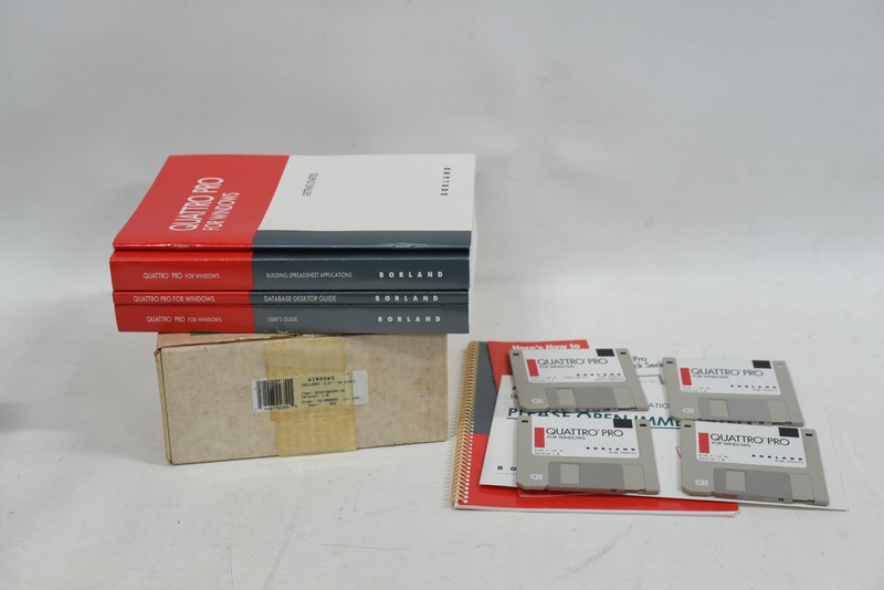 Vintage Borland Quattro Pro for Windows Version 1.0 + Manuals – 3.5″ Flopy Disk
