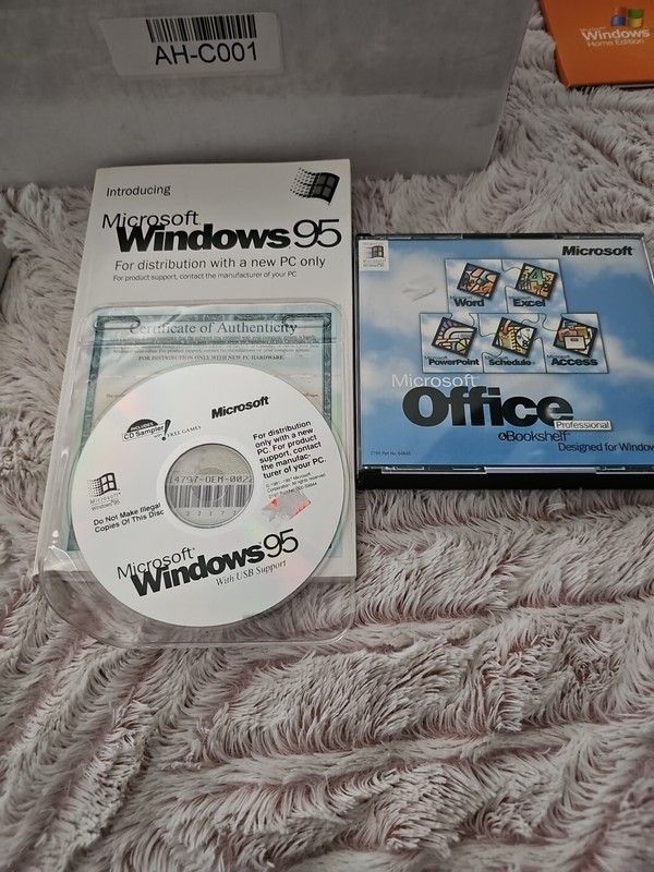 Lot Of 2 Microsoft Windows 95 For Distribution With A New PC Only & Office