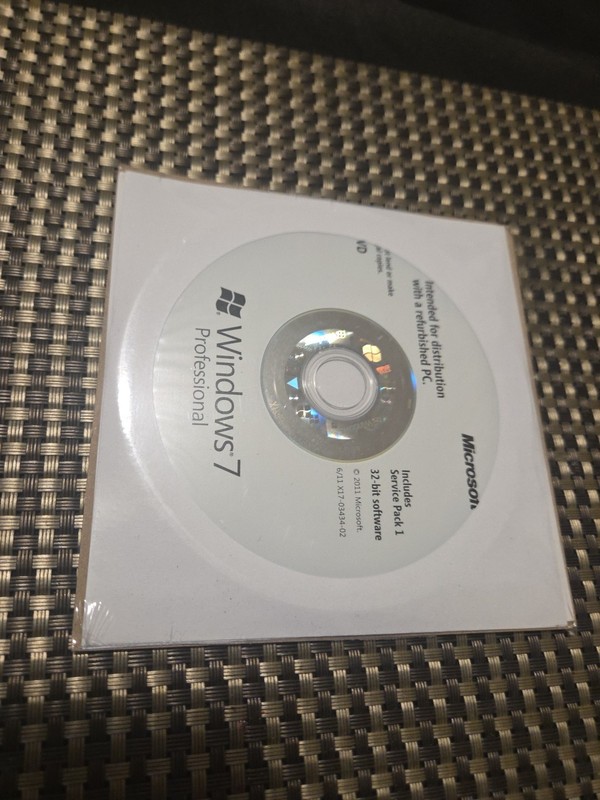 Microsoft Windows 7 Ultimate 32Bit (Media Only) (1 User/s) - Full... gallery