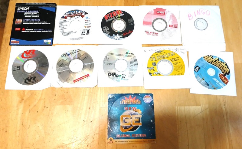 LOT OF 93 DISCS. ASSORTED WINDOWS SOFTWARE & GAMES. DOOM, ATARI, TYPING, SPANISH gallery