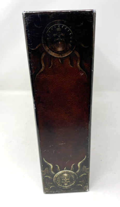 Warhammer Online Collector Ed. w/Big Box, Art Book, War Book & Game Discs w/Case gallery