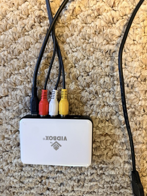 VIDBOX Video Conversion to Digital Transfer VHS With 4 Cables NOT TESTED VCDE8