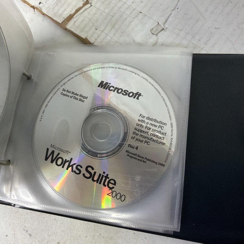 Microsoft Works Suite 2000 - Complete 7 Disc PC CD-ROM & Gateway Library Set gallery