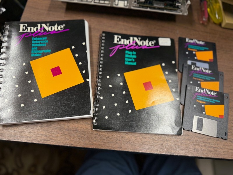 Vintage Macintosh software : ENDNOTE with manuals 3-1/2 disks